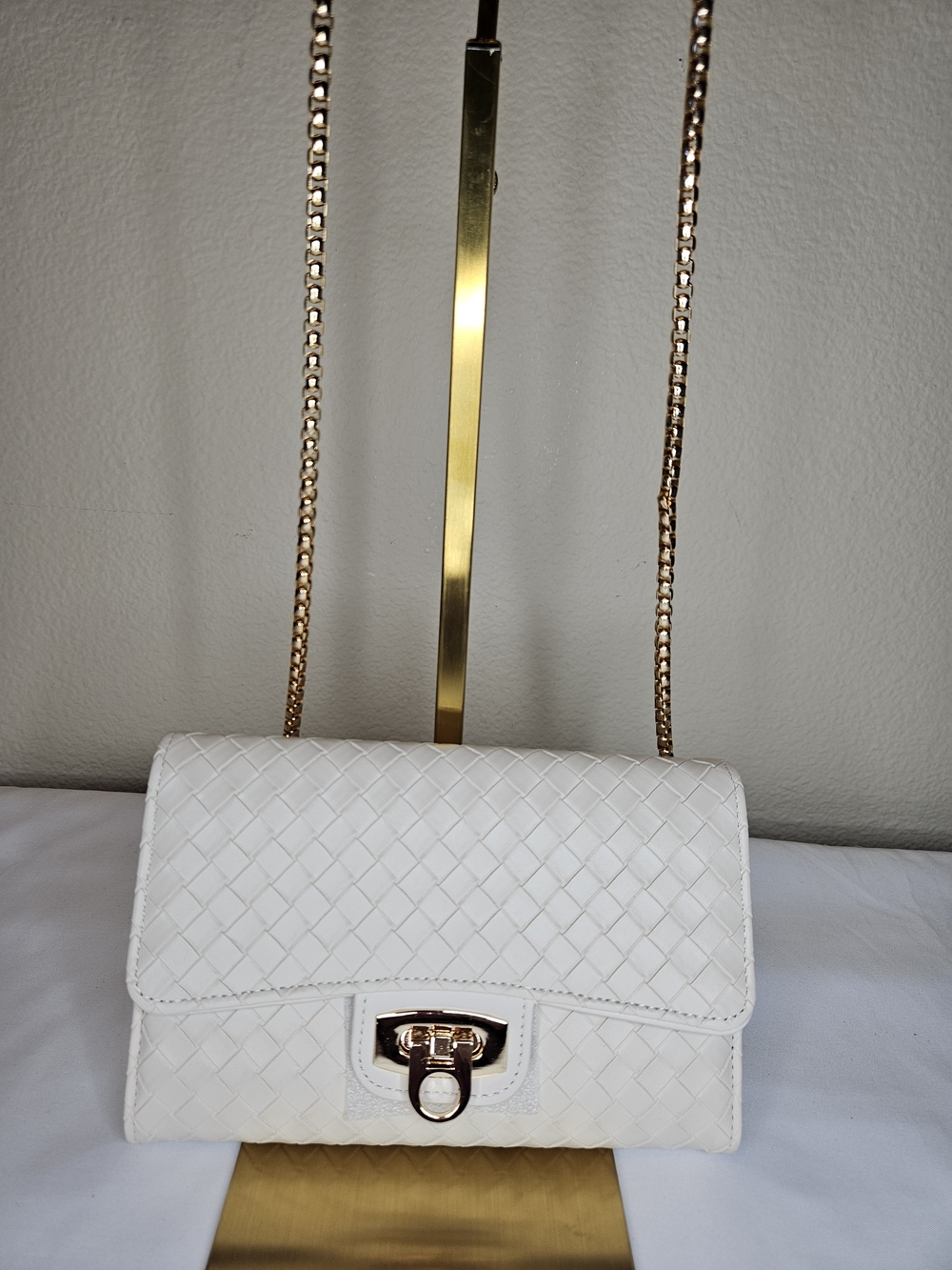 White Woven Crossbody Purse | Elegant Chain Strap Shoulder Bag | Chic Handbag